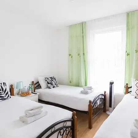 Wood Green Budget Rooms - Next To Mall & Metro Station - 10 Min To City Center London Exterior photo