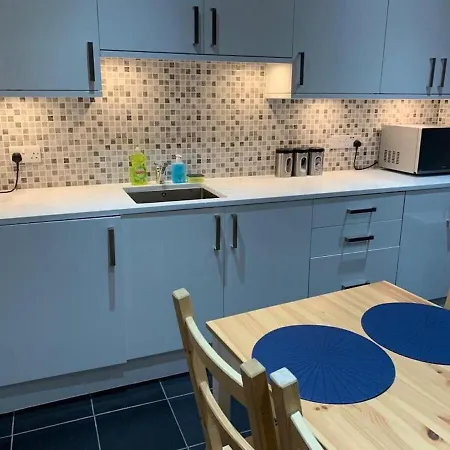 Wood Green Budget Rooms - Next To Mall & Metro Station - 10 Min To City Center London Exterior photo