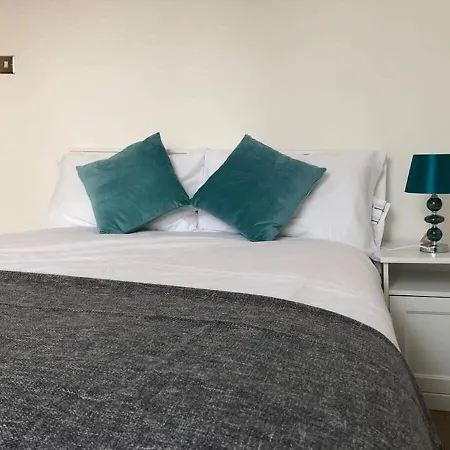Wood Green Budget Rooms - Next To Mall & Metro Station - 10 Min To City Center London Exterior photo