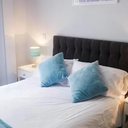 Wood Green Budget Rooms - Next To Mall & Metro Station - 10 Min To City Center London Exterior photo