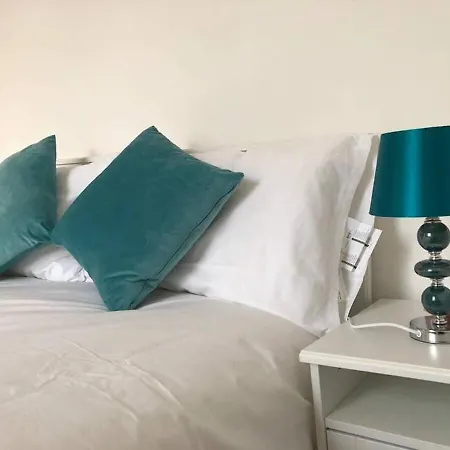 Wood Green Budget Rooms - Next To Mall & Metro Station - 10 Min To City Center London Exterior photo