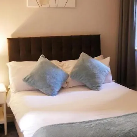 Wood Green Budget Rooms - Next To Mall & Metro Station - 10 Min To City Center London Exterior photo