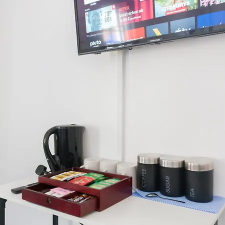 Wood Green Budget Rooms - Next To Mall & Metro Station - 10 Min To City Center London Exterior photo