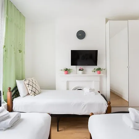 Wood Green Budget Rooms - Next To Mall & Metro Station - 10 Min To City Center London Exterior photo