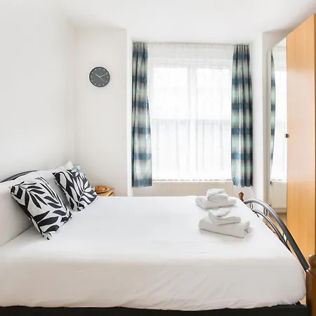 Wood Green Budget Rooms - Next To Mall & Metro Station - 10 Min To City Center London Exterior photo