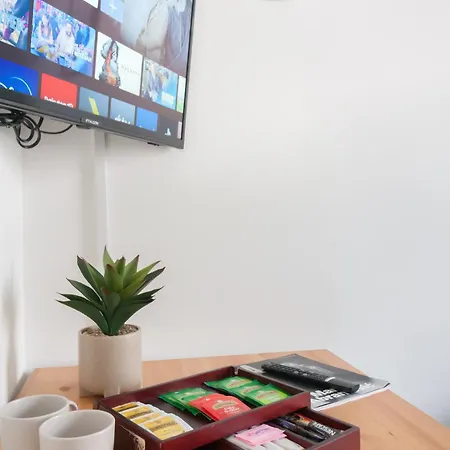Wood Green Budget Rooms - Next To Mall & Metro Station - 10 Min To City Center London Exterior photo