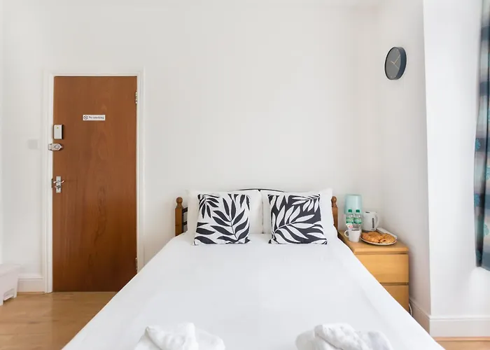 Wood Green Budget Rooms - Next To Mall & Metro Station - 10 Min To City Center