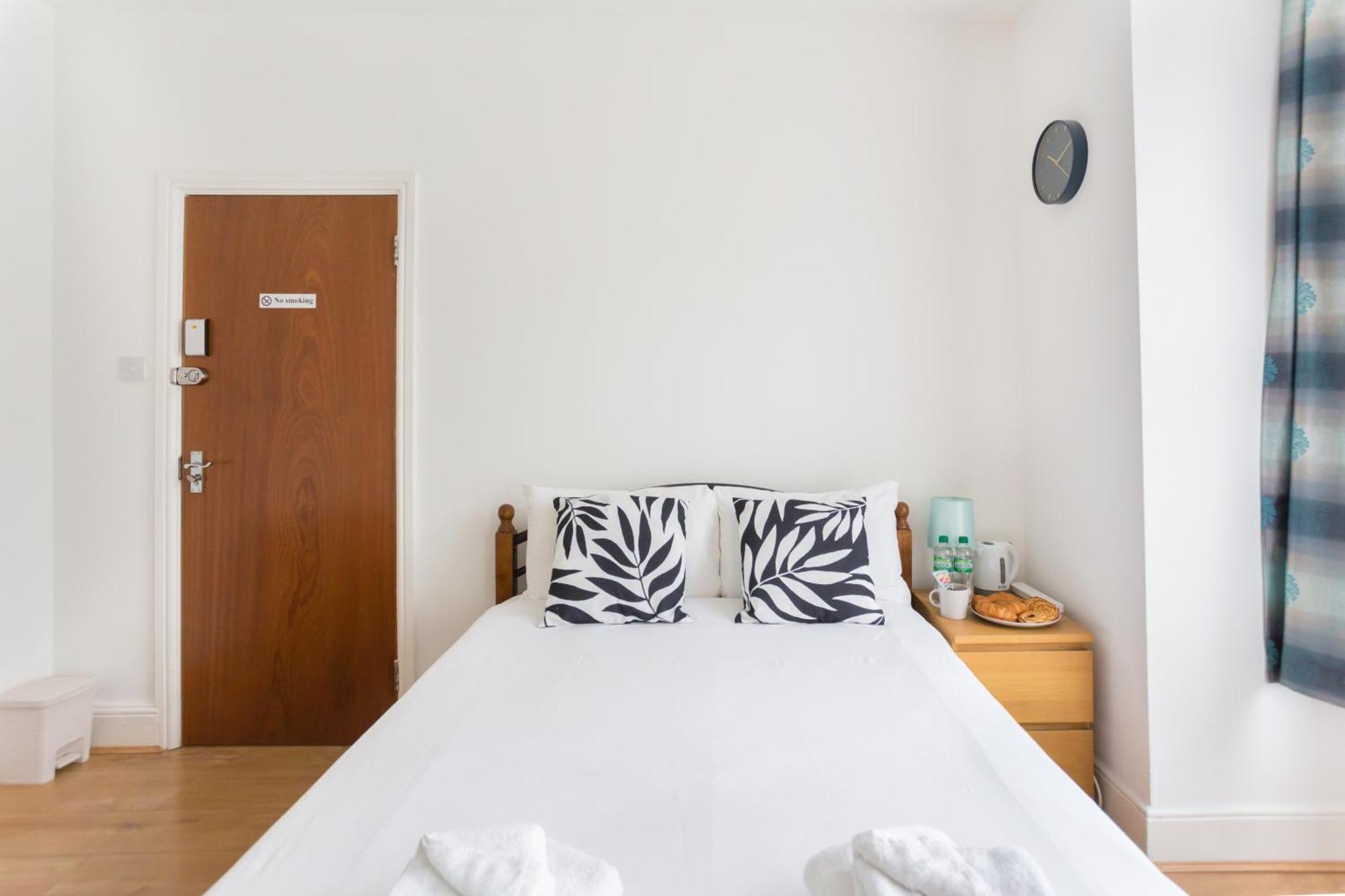 Casa de Férias Wood Budget - Next To Mall & Metro Station - 10 Min To Center *