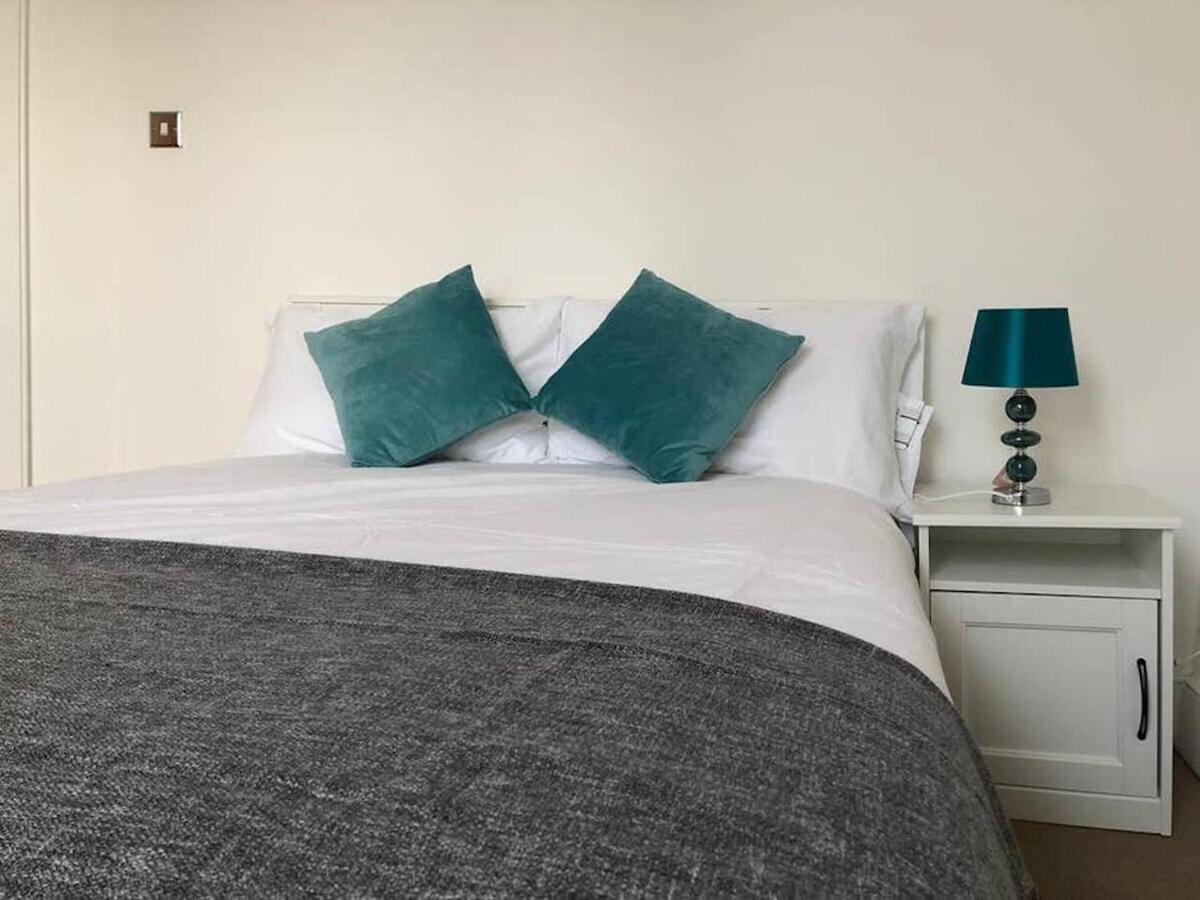 Wood Budget - Next To Mall & Metro Station - 10 Min To Center Casa de Férias Londres