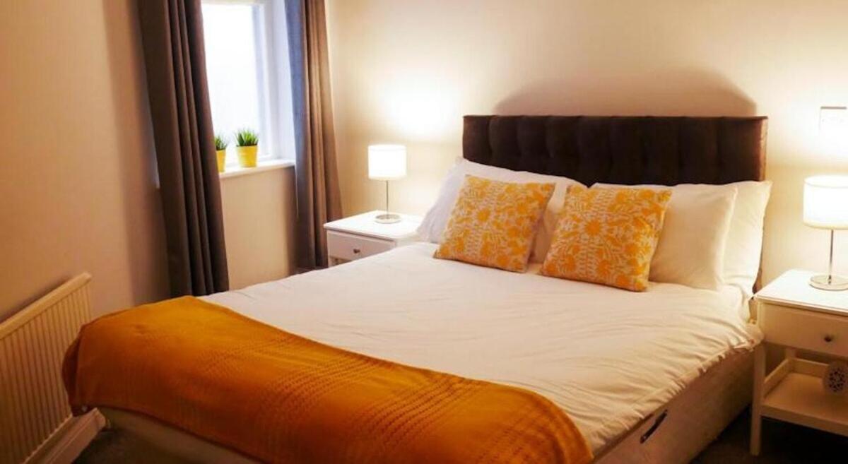 Casa de Férias Wood Budget - Next To Mall & Metro Station - 10 Min To Center Londres