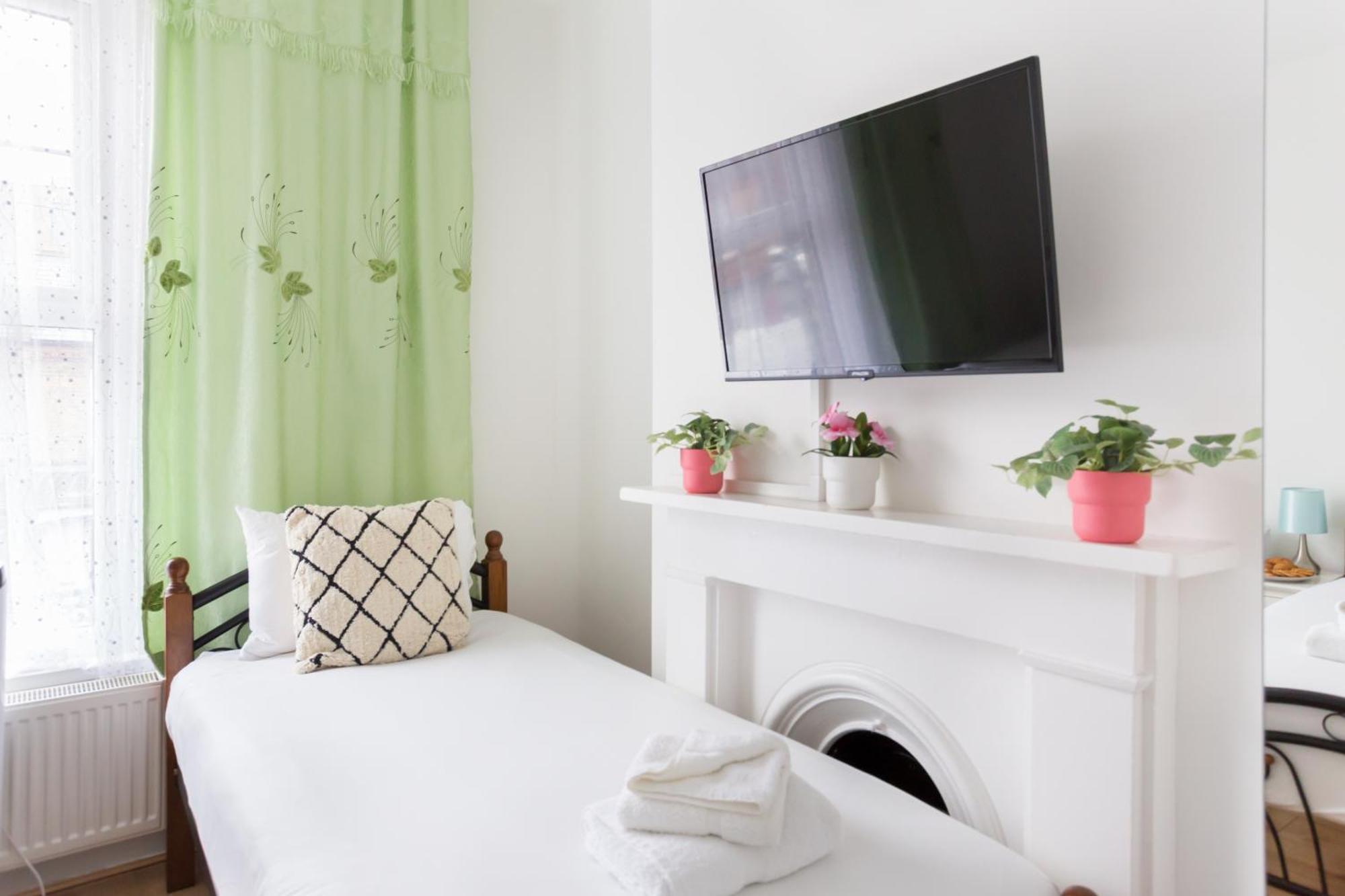 Wood Budget - Next To Mall & Metro Station - 10 Min To Center Casa de Férias *