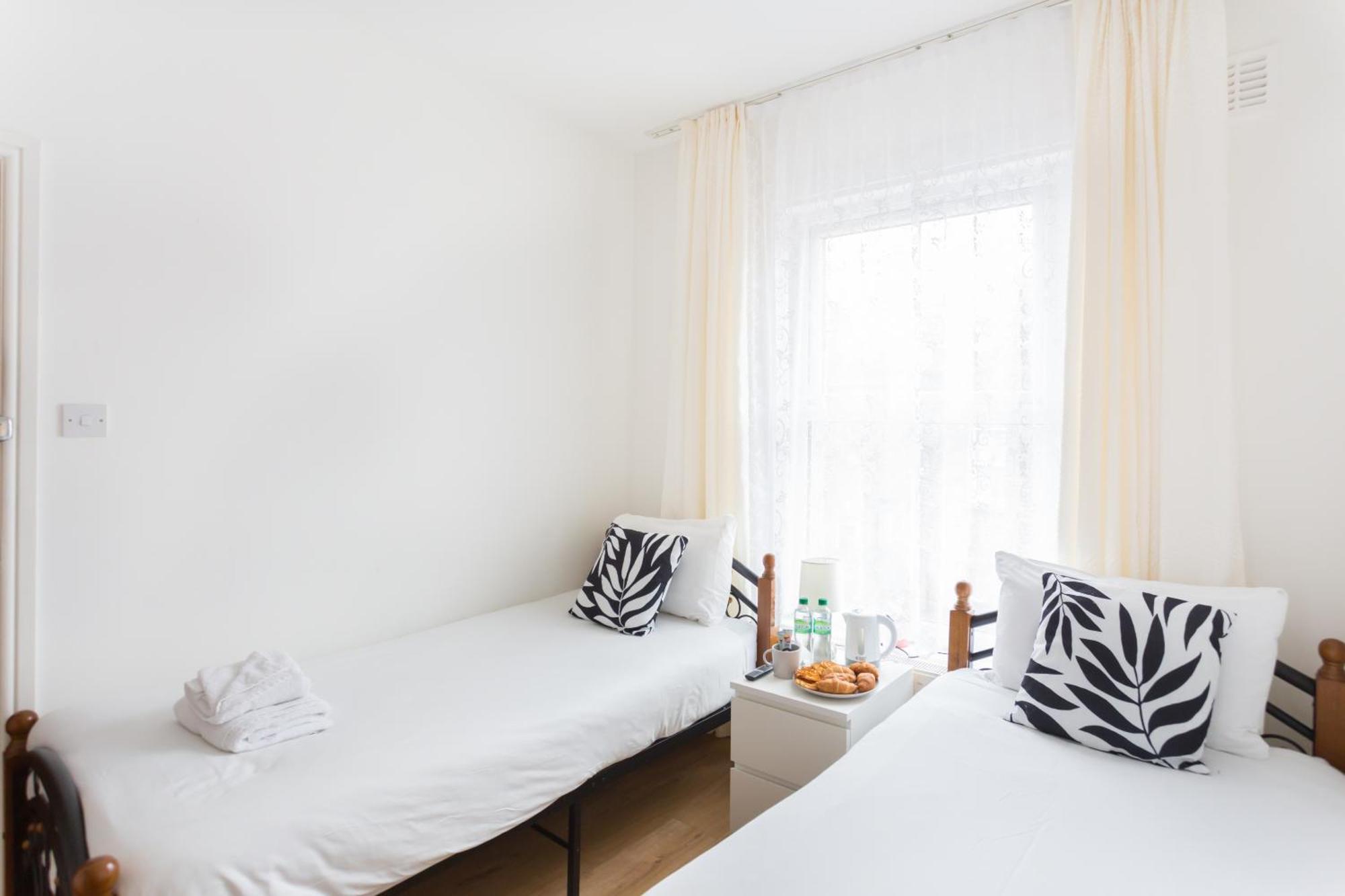 Casa de Férias Wood Budget - Next To Mall & Metro Station - 10 Min To Center Londres
