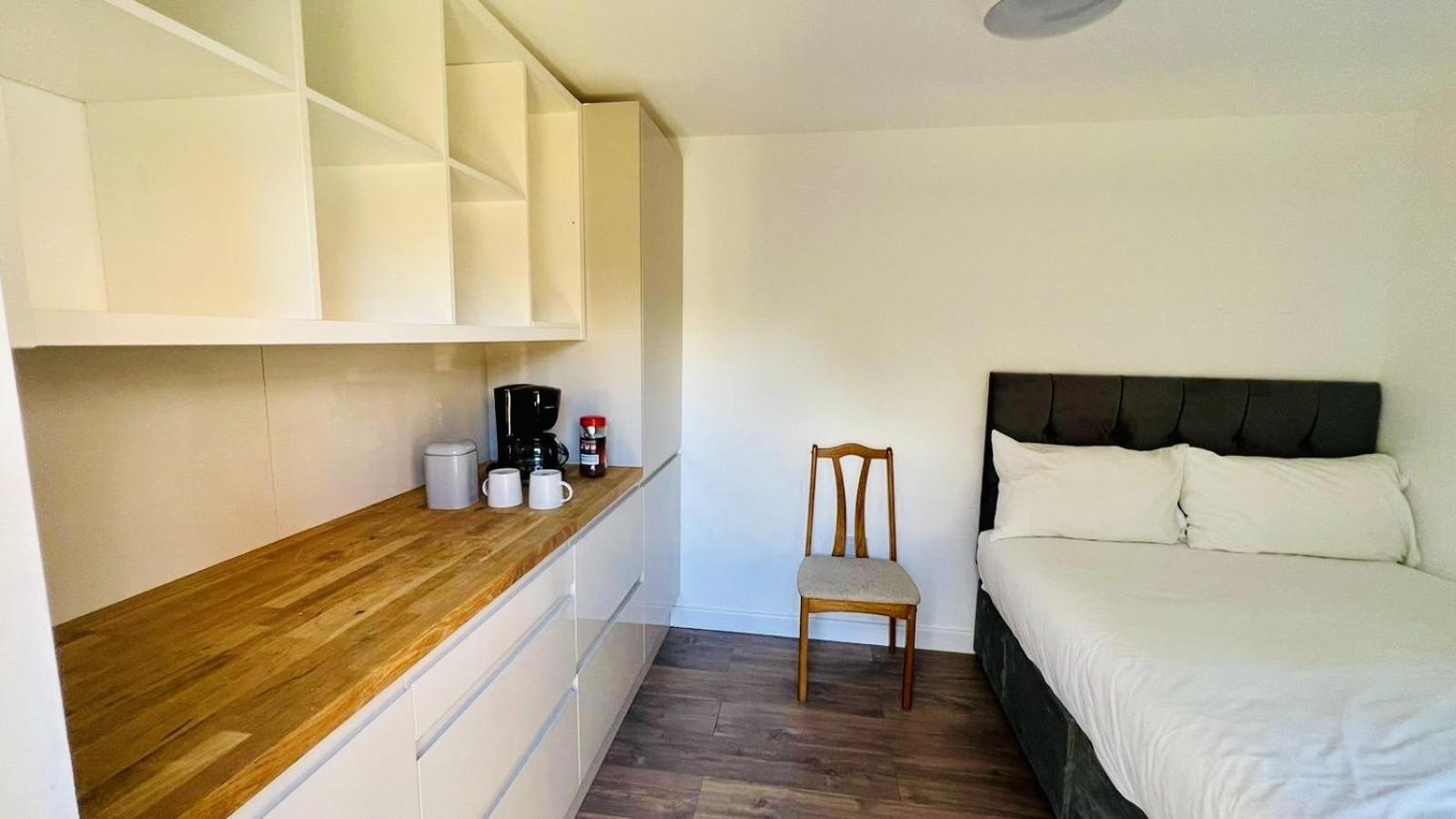 Wood Budget - Next To Mall & Metro Station - 10 Min To Center Casa de Férias *