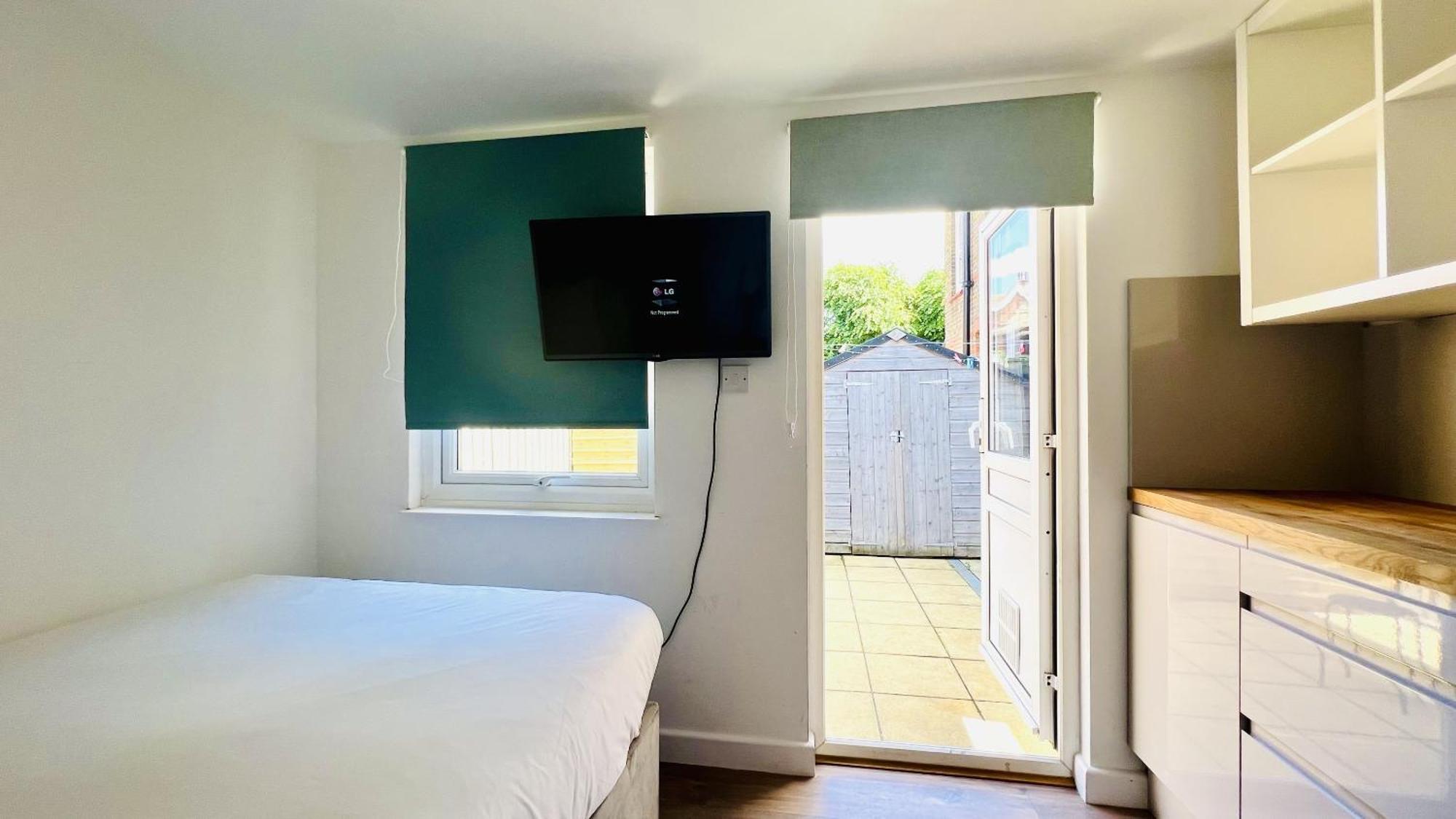 Wood Budget - Next To Mall & Metro Station - 10 Min To Center Casa de Férias *